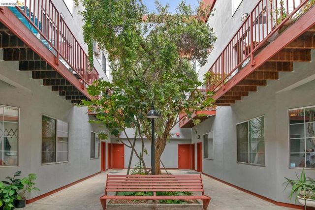 958 28th ST 21, Oakland, CA 94608