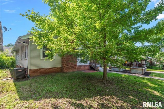 872 S MACARTHUR Boulevard, Springfield, IL 62704