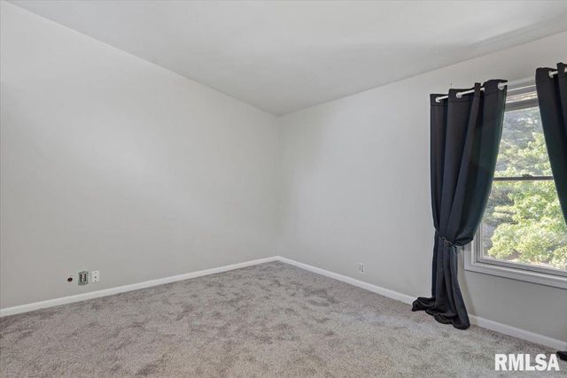 872 S MACARTHUR Boulevard, Springfield, IL 62704