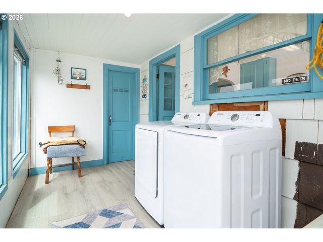 1509 Nw 39TH St, Lincoln City, OR 97367