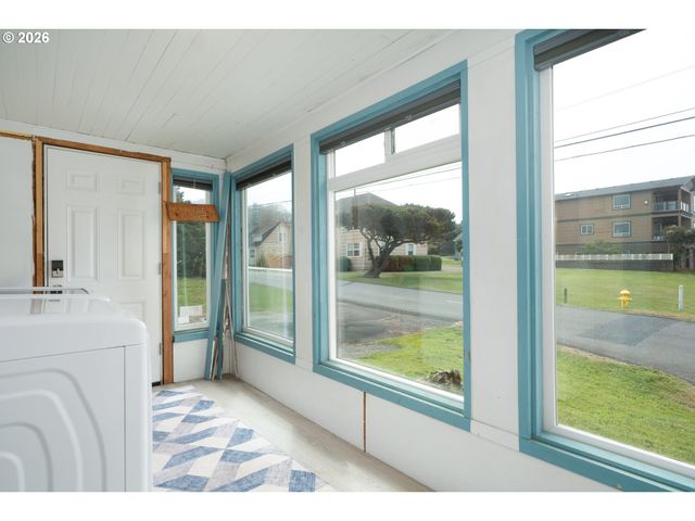 1509 Nw 39TH St, Lincoln City, OR 97367