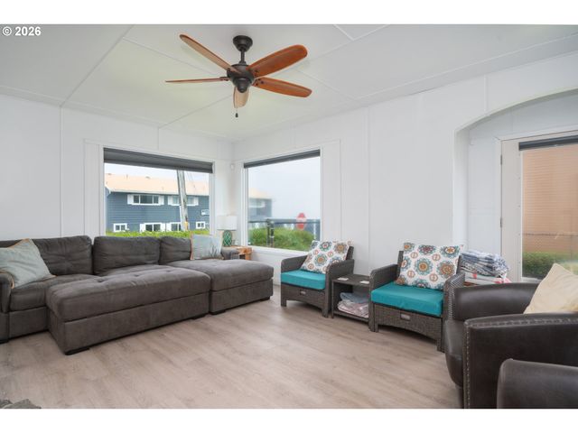 1509 Nw 39TH St, Lincoln City, OR 97367