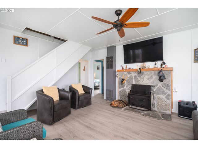 1509 Nw 39TH St, Lincoln City, OR 97367