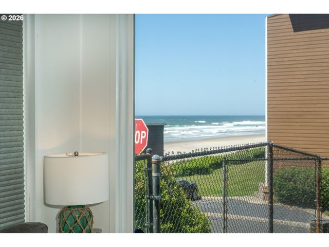 1509 Nw 39TH St, Lincoln City, OR 97367