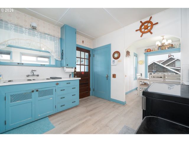 1509 Nw 39TH St, Lincoln City, OR 97367