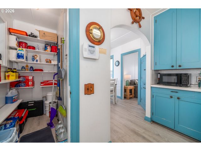 1509 Nw 39TH St, Lincoln City, OR 97367