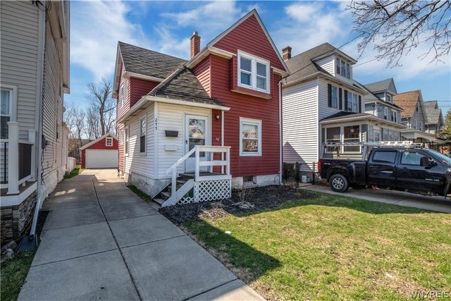 211 Olmstead Avenue, Lancaster, NY 14043