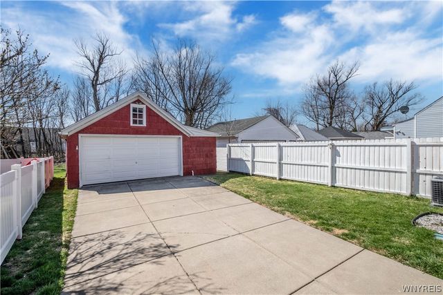 211 Olmstead Avenue, Lancaster, NY 14043