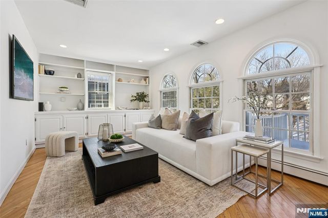 520 Hillcrest Road, Ridgewood, NJ 07450