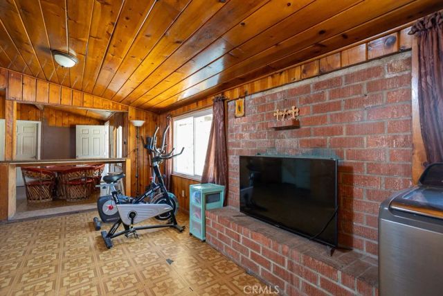 8276 Sewell, Fontana, CA 92335