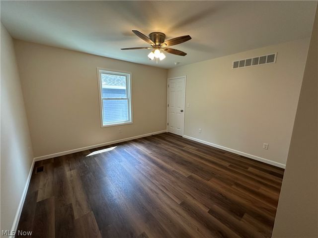 78 Prospect Street, Struthers, OH 44471