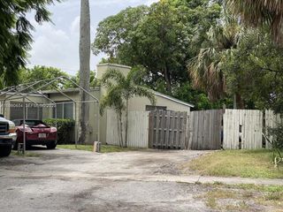 143 SW 21st Way, Fort Lauderdale, FL 33312