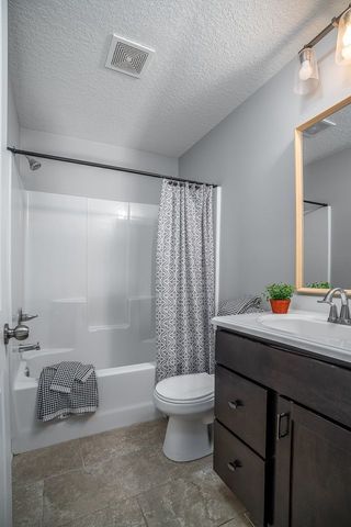 1120 Eagles Crest Drive, Davenport, IA 52804