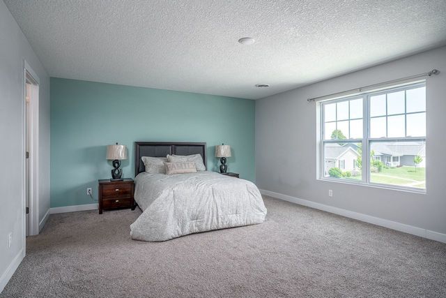 1120 Eagles Crest Drive, Davenport, IA 52804
