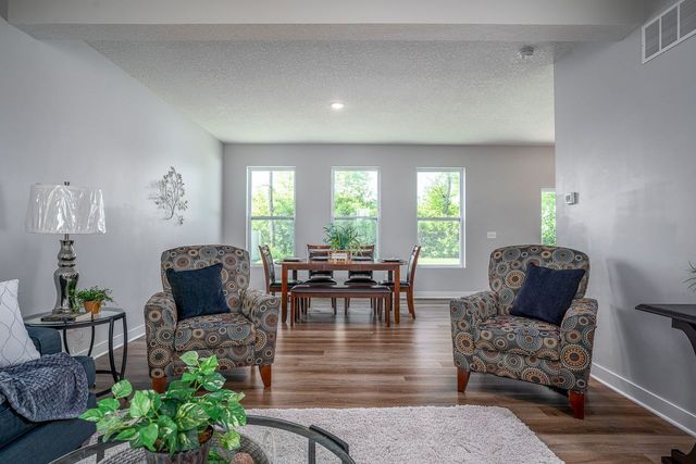 1120 Eagles Crest Drive, Davenport, IA 52804