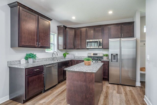 1120 Eagles Crest Drive, Davenport, IA 52804