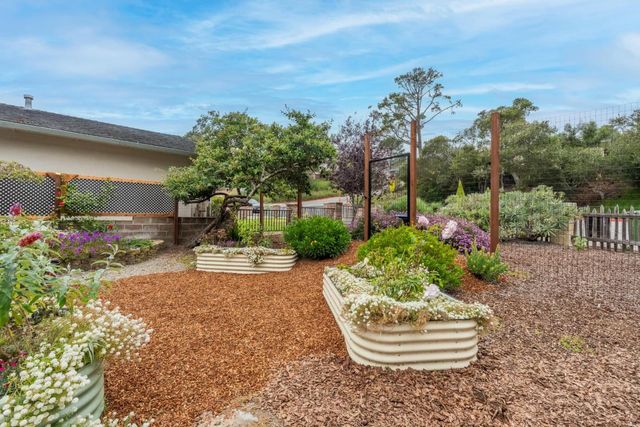 17 Toda Vista, Monterey, CA 93940