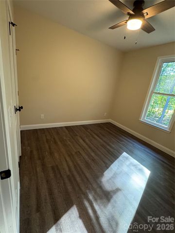 530 Oakwood Circle, Lexington, NC 27295