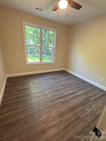530 Oakwood Circle, Lexington, NC 27295