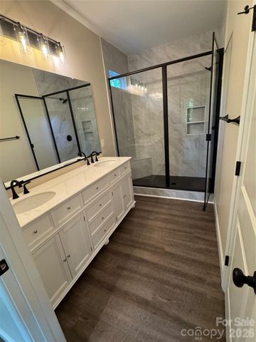 530 Oakwood Circle, Lexington, NC 27295