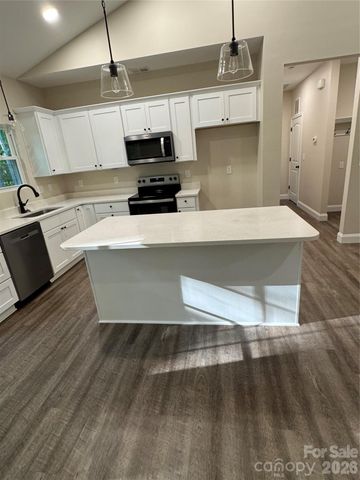 530 Oakwood Circle, Lexington, NC 27295