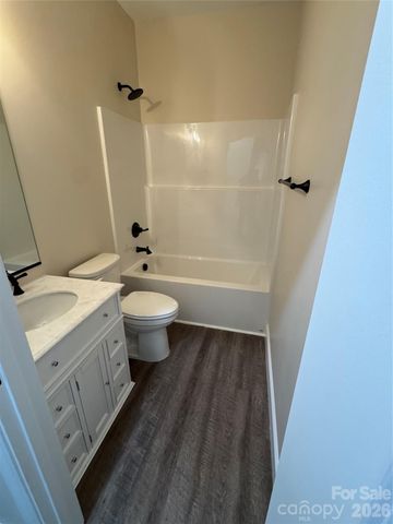530 Oakwood Circle, Lexington, NC 27295