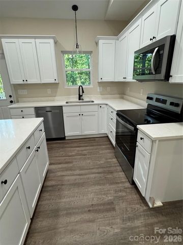 530 Oakwood Circle, Lexington, NC 27295
