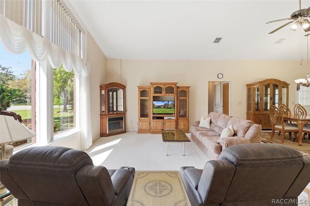 685 E Savoy Street, Lecanto, FL 34461