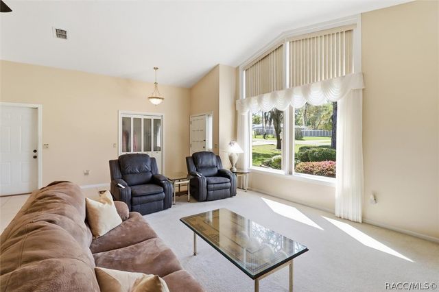 685 E Savoy Street, Lecanto, FL 34461