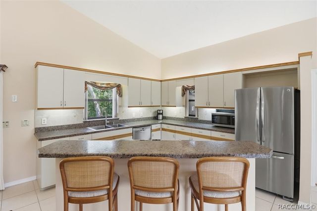 685 E Savoy Street, Lecanto, FL 34461