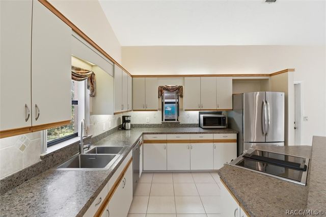 685 E Savoy Street, Lecanto, FL 34461