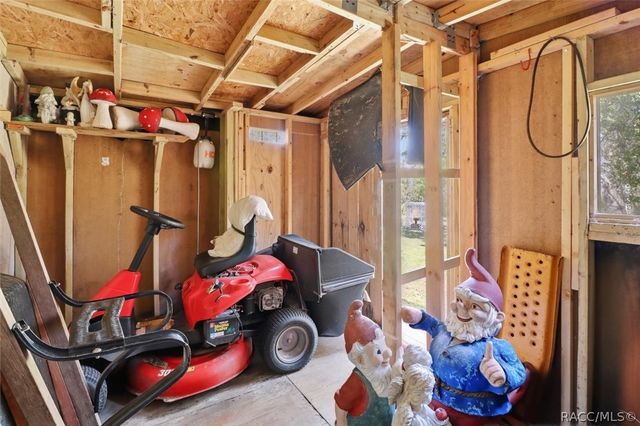 685 E Savoy Street, Lecanto, FL 34461