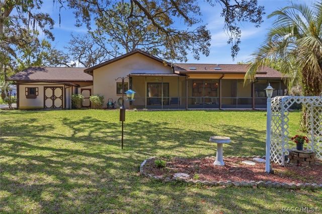 685 E Savoy Street, Lecanto, FL 34461