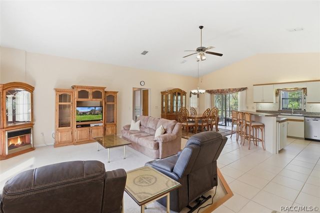 685 E Savoy Street, Lecanto, FL 34461