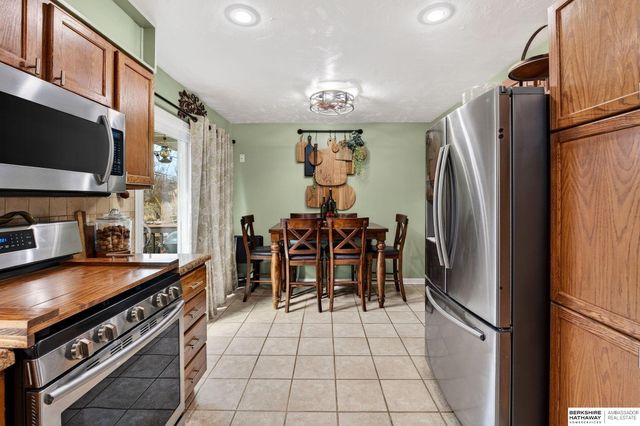 9157 Meadow Drive, Omaha, NE 68114