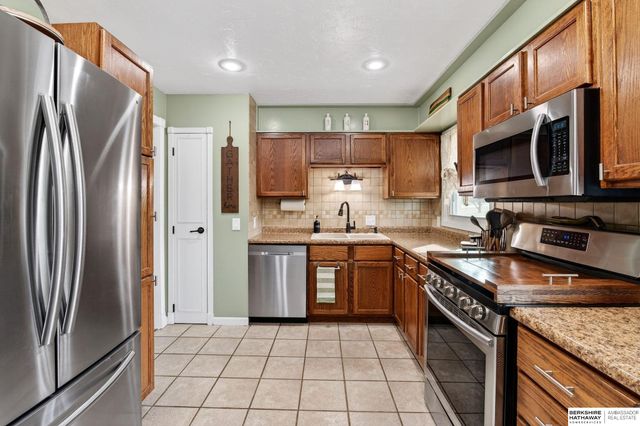 9157 Meadow Drive, Omaha, NE 68114