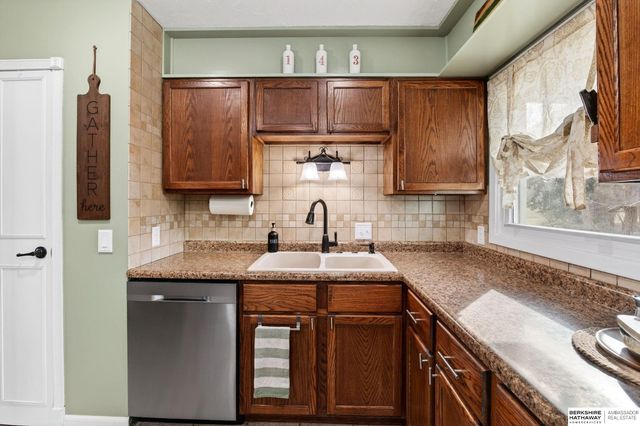 9157 Meadow Drive, Omaha, NE 68114