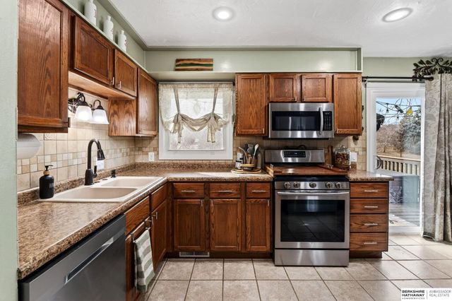 9157 Meadow Drive, Omaha, NE 68114