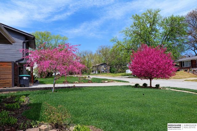 9157 Meadow Drive, Omaha, NE 68114