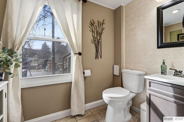 9157 Meadow Drive, Omaha, NE 68114