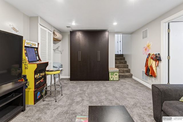 9157 Meadow Drive, Omaha, NE 68114