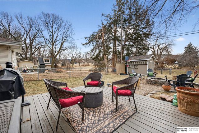 9157 Meadow Drive, Omaha, NE 68114