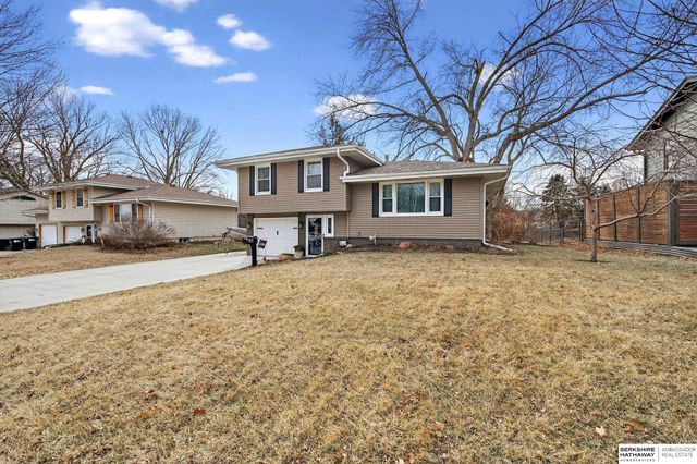 9157 Meadow Drive, Omaha, NE 68114