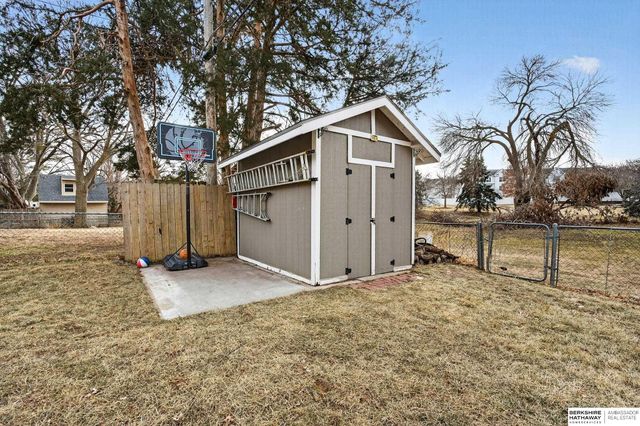 9157 Meadow Drive, Omaha, NE 68114
