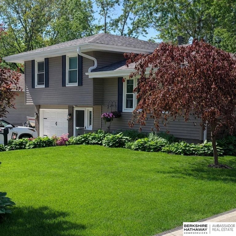 9157 Meadow Drive, Omaha, NE 68114