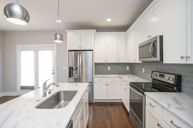 2020 14th Ave, N, Nashville, TN 37208