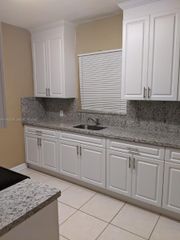 928 SW 8th Ave 1/2, Miami, FL 33130