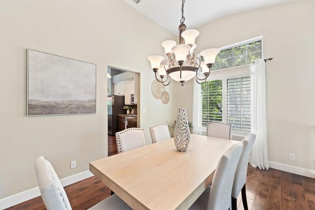 100 Hensey Ct, Folsom, CA 95630