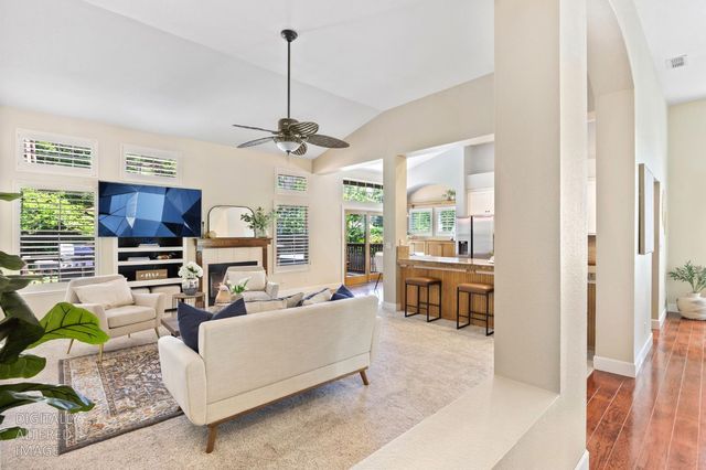 100 Hensey Ct, Folsom, CA 95630
