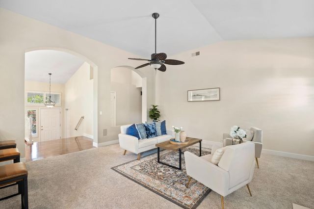 100 Hensey Ct, Folsom, CA 95630